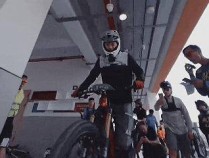 光明日报:学校楼道爆改成山地车赛道,不只是“大胆整活”