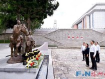 福建省委副书记、福州市委书记郭宁宁,察看吴石故居